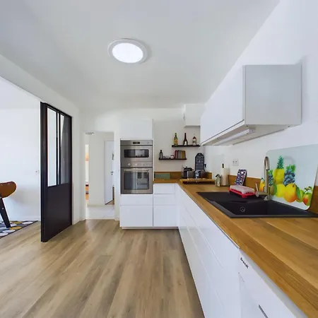 Holiday home Maison Pour 8 Avec Jardin A 600m De La