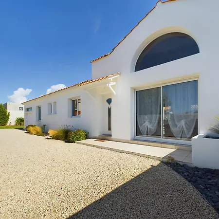 Holiday home Maison Pour 8 Avec Jardin A 600m De La Saint-Gilles-Croix-de-Vie